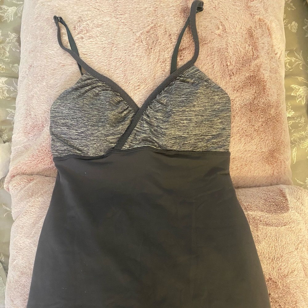 Lululemon tank with built in bra